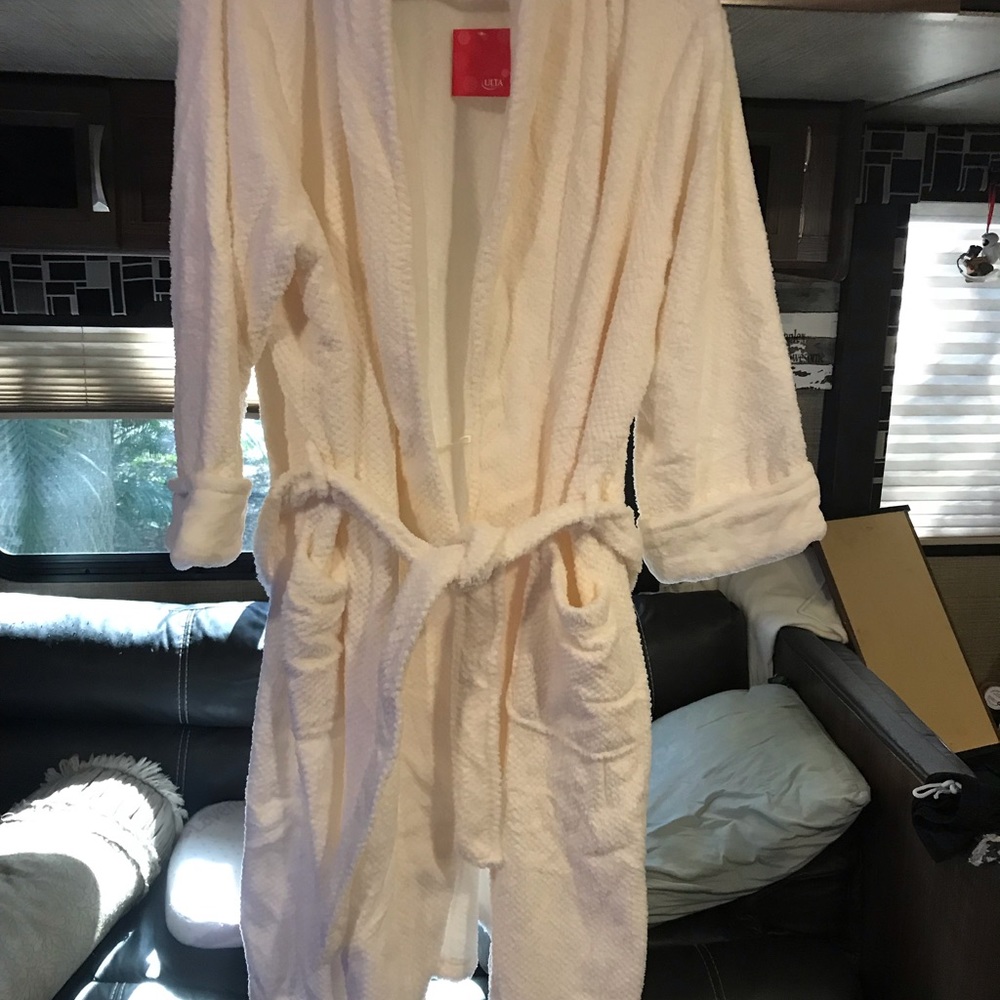 1x Ulta Robe NWT